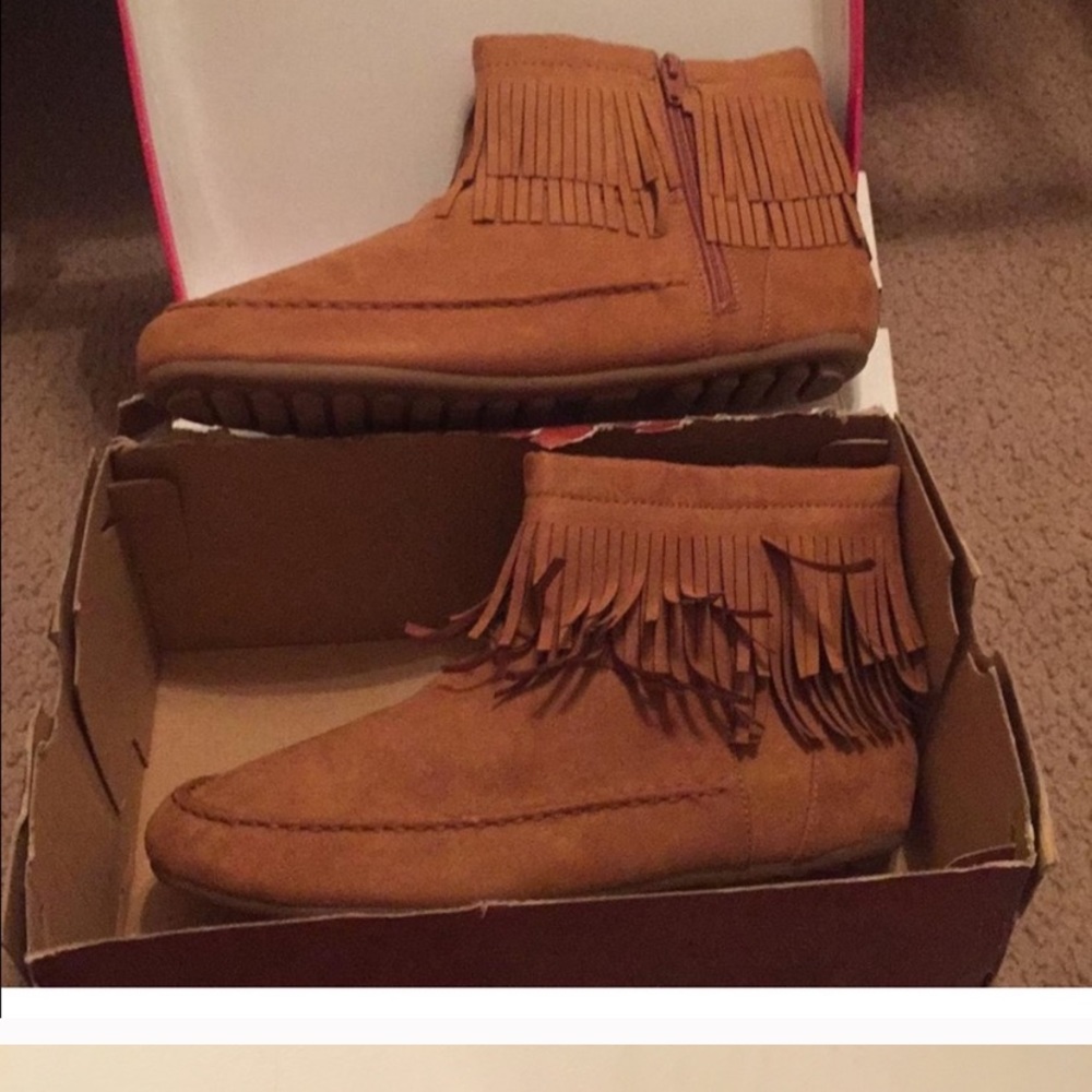 Fringe boots